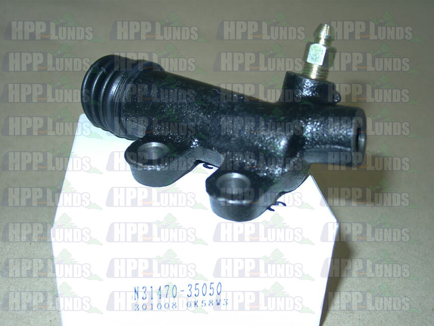 Clutch Slave Cylinder For Toyota Hilux YN67-4Y 2.2L Carby  08/1985-07/88