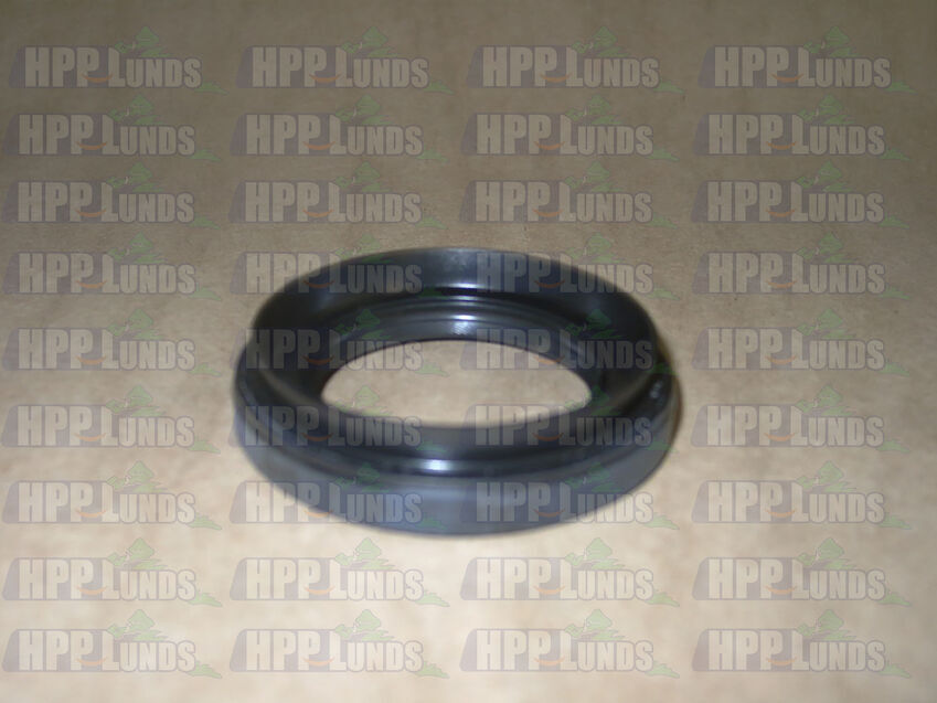 T/Case O/Put Retainer Oil Seal For Toyota Landcruiser BJ42-3.4L 3B 08/1980-1/84