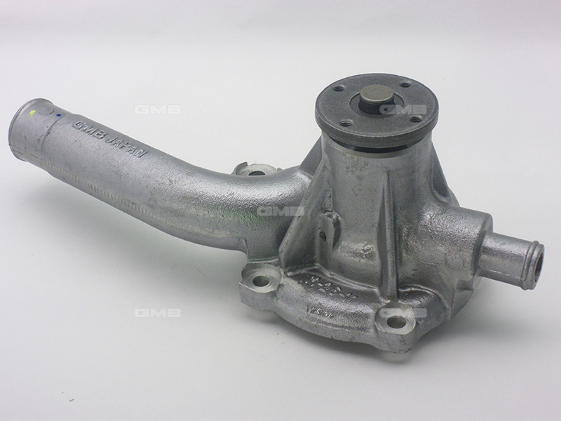 GMB Engine Water Pump For Mitsubishi Fuso Canter FC212 FC432 2.6L 4G54  Man