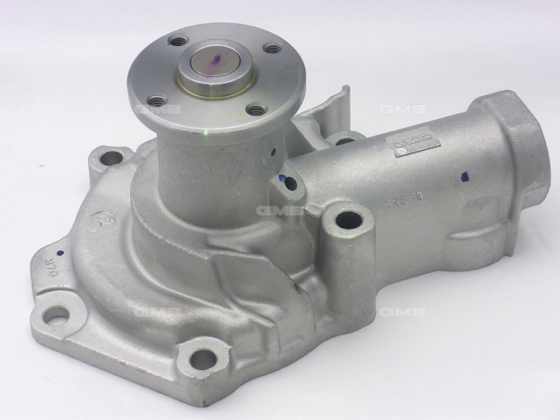 GMB Engine Water Pump For Mitsubishi Magna TF TE 2.4L 4G64 MPFI 4cyl